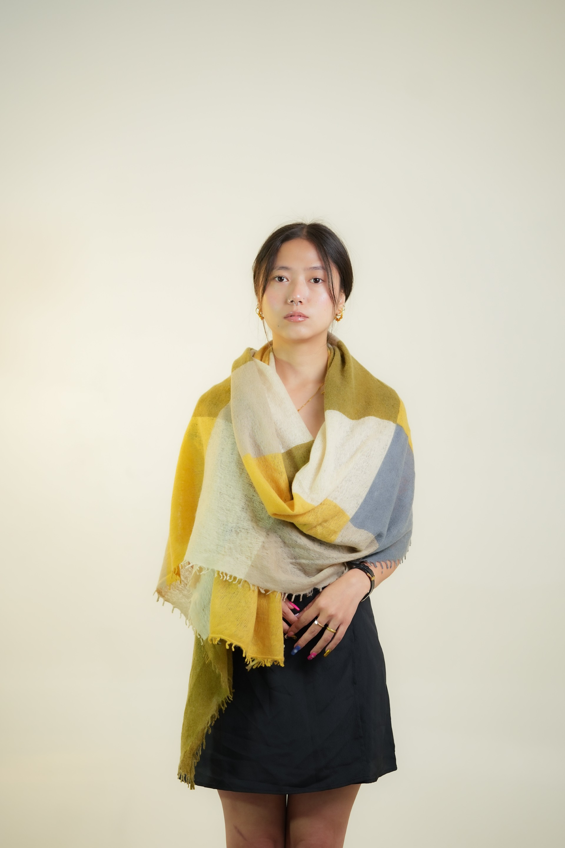 Weaved yellow cashmere shawl